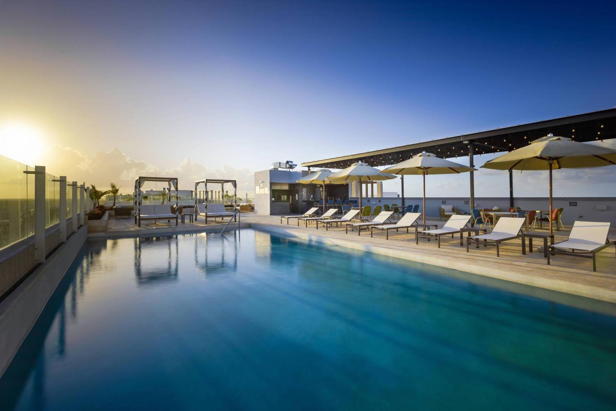Residence Inn By Marriott Cancun Hotel Zone エクステリア 写真
