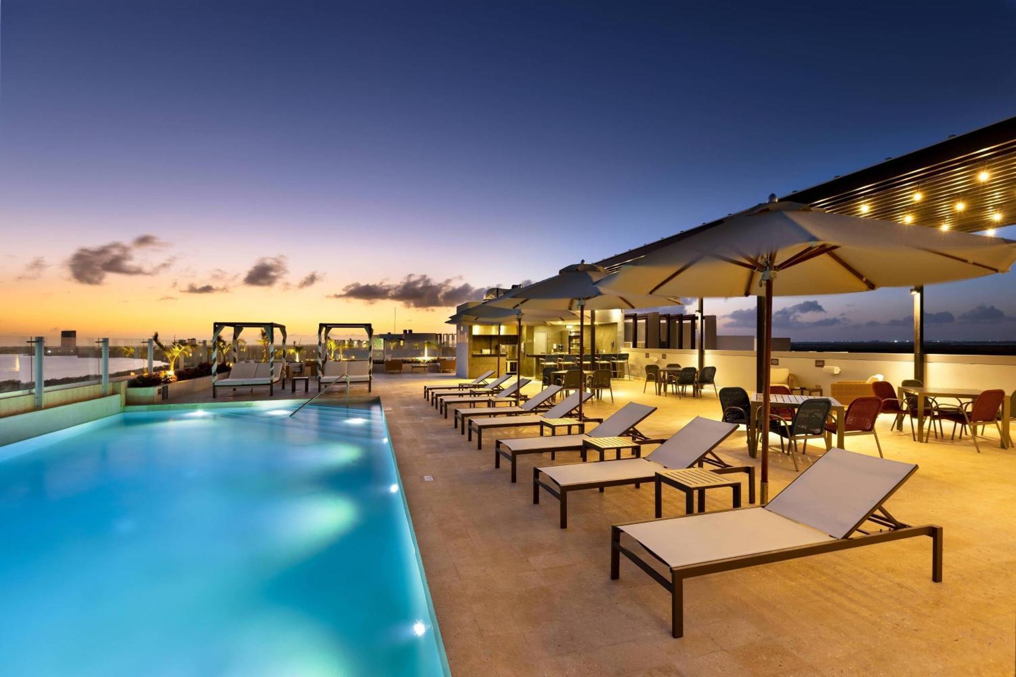 Residence Inn By Marriott Cancun Hotel Zone エクステリア 写真